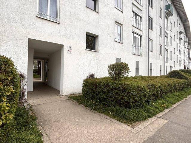 Viel Platz zum Wohnen: 3,5 Räume mit einer Ess Veranda, Lift und Parkplatz in Linz/Ebelsberg! Ab SOFORT verfügbar!