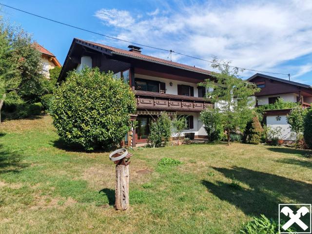 Viel Platz zum Wohnen und Genießen! Zweifamilienhaus mit Doppelgarage und großzügigem Garten
