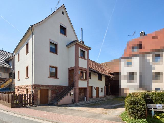 Viel Potenzial zur Gestaltung großzügiges Wohnhaus mit Nebengebäude
