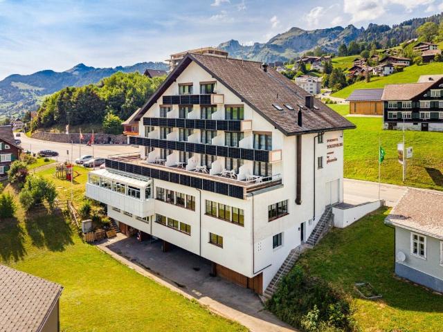 VIEL POTENZIAL AN BESTER LAGE: HOTEL TOGGENBURG MIT TRAUMAUSSICHT UND IDEALER STRUKTUR