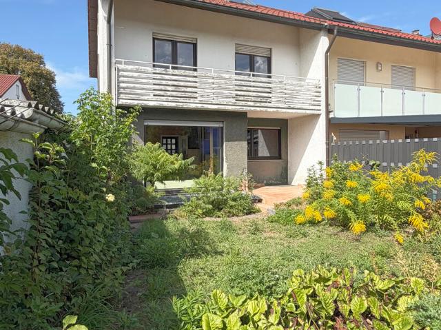 Viel Raum, großer Garten, Ihre Ideen: Reiheneckhaus mit Garage in Waiblingen!