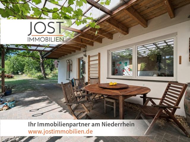 Viel Raum für Familie und Individualität besondere Doppelhaushälfte mit großem Garten