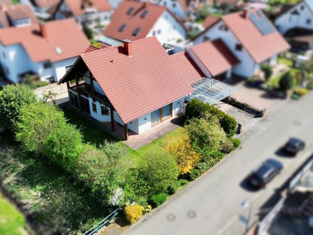 Viel Raum für Ihre Familie – Einfamilienhaus mit Wellnessbereich und Ausbaureserve in Roschbach
