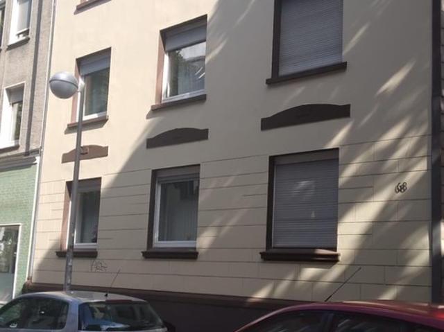 Viel Raum für Ihre Ideen: Renovierungsbedürftige 4 Zimmer Wohnung auf knapp 96 m²