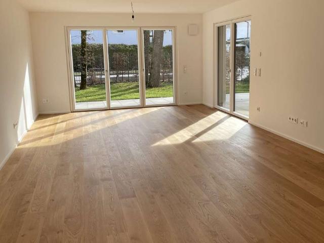 Viel Raum für Ihre Wohnideen Großzügige 2 Zimmer Gartenwohnung im Grünen mit EBK