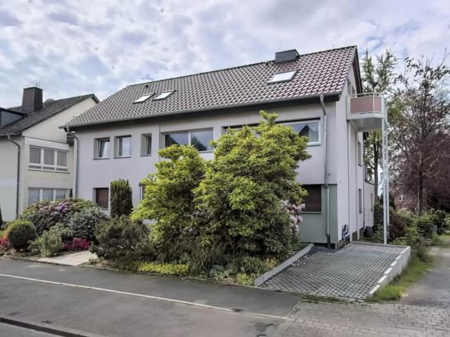 Viel Raum zum Wohlfühlen Helle 2 Zimmer Dachgeschosswohnung mit Westbalkon