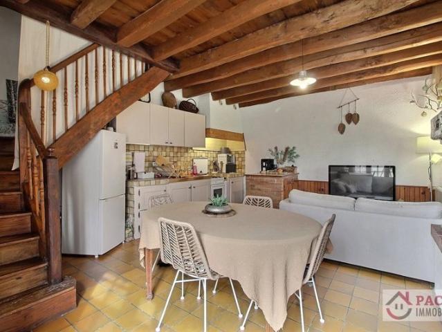 CUQ LES VIELMUR Investissement locatif Maison de village avec jardin