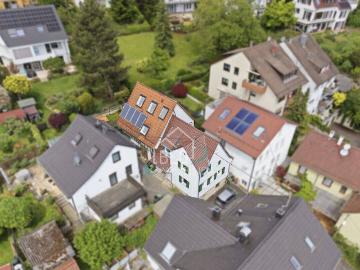 Vielseitig nutzbares Zweifamilienhaus mit Garten in gefragter Wohnlage
