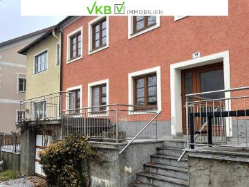 Vielseitig nutzbares Mehrfamilienhaus mit Entwicklungspotenzial in zentraler Lage!