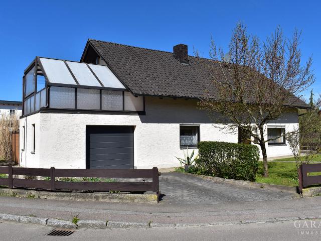 Vielseitig nutzbares Familienhaus in zentraler Lage