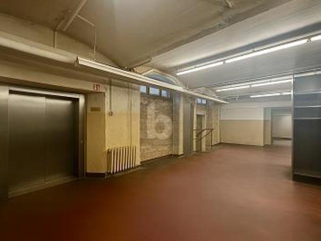 VIELSEITIGE FLÄCHE IM SOUTERRAIN