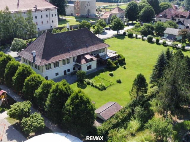 Vielseitige Gewerbeliegenschaft in idyllischer Lage