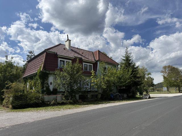 Vielseitige Liegenschaft in Bad Vöslau – Wohnen, Vermieten oder gewerblich nutzen!