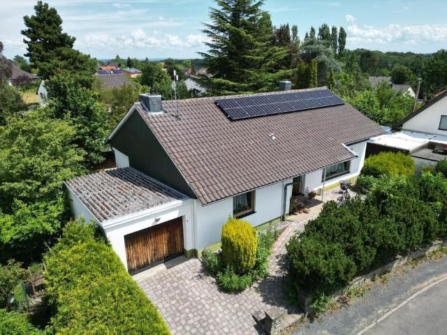 Vielseitiger Bungalow mit Einliegerwohnung und großem Garten