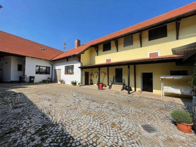 Vielseitiges Anwesen mit historischem Wohnhaus 260 m² Maschinenhalle & moderner PV Anlage