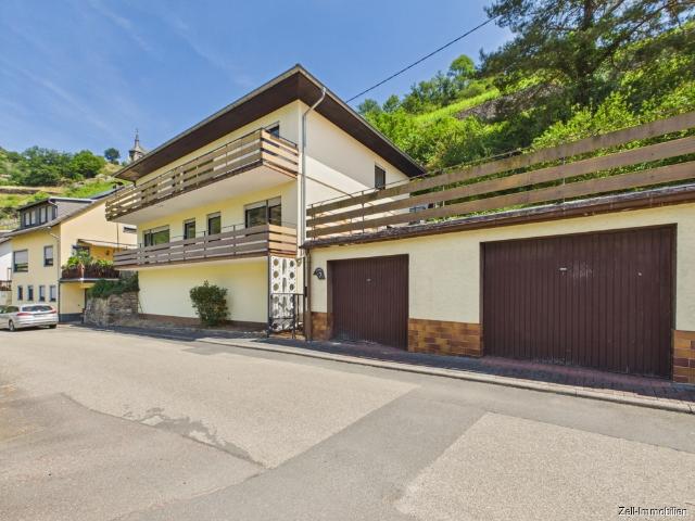 Vielseitiges Ein bis Zweifamilienhaus mit Rheinblick, Terrasse, zwei Garagen
