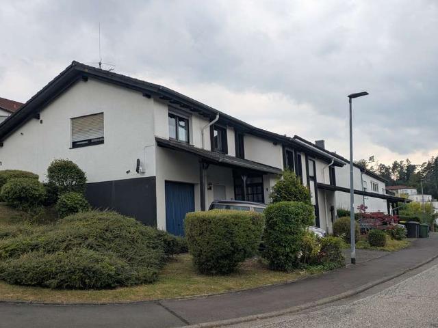 Vielseitiges Einfamilienhaus mit zwei Einliegerwohnungen in Marburg Wehrda