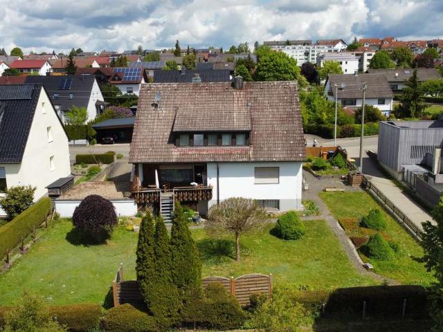 Vielseitiges Einfamilienhaus mit zwei Wohneinheiten – Ideal für Familien oder Mehrgenerationenwohnen