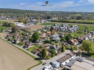 Frisch renoviertes 8.5 Zimmer Eigenheim mit viel Privacy an familienfreundlicher Lage