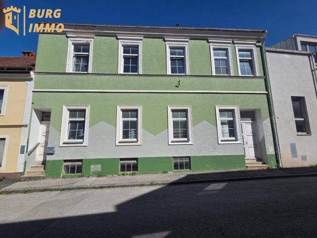 Vielseitiges Mehrfamilienhaus mit Entwicklungspotenzial nahe dem Hauptplatz