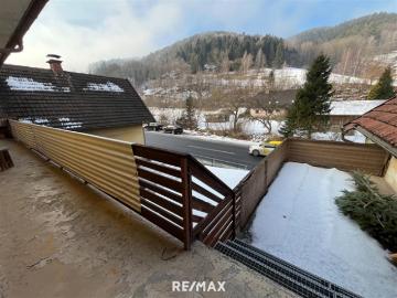 Vielseitiges sanierungsbedürftiges Wohnhaus mit 2 Wohneinheiten auf großem Grundstück!
