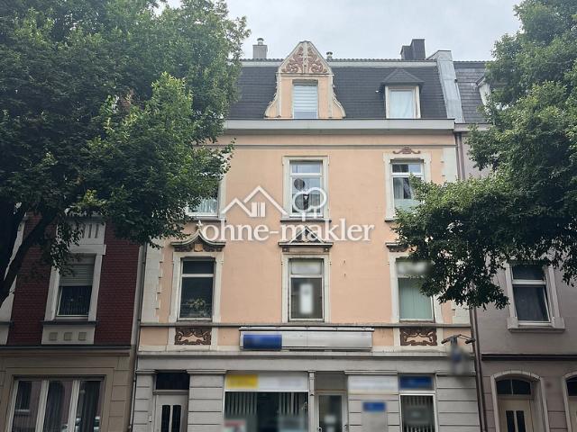 Vielseitiges Wohnhaus: Großfamilie oder 3×3 Zimmer Wohnungen + Gewerbe & Garten