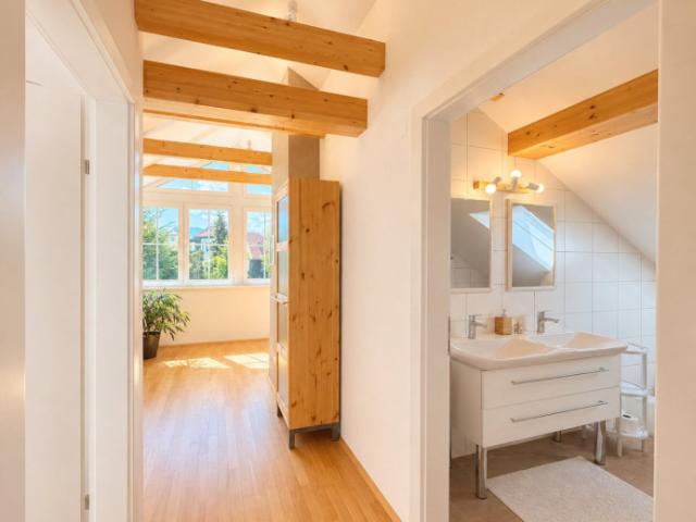 Vielseitiges Wohnhaus in sonniger Grenzregion