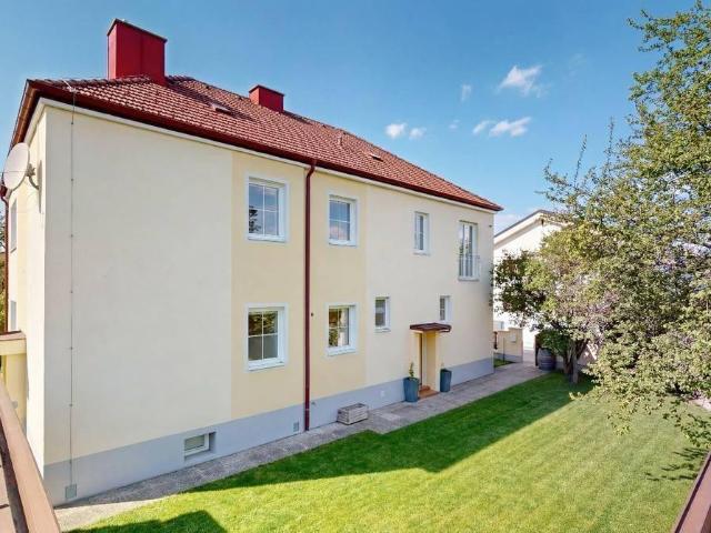 Vielseitiges Wohnhaus mit zwei unabhängigen Wohneinheiten, komplett unterkellert und mit Garage