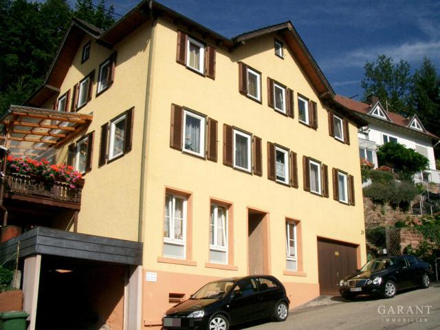 Vielseitiges XXL Zweifamilienhaus mit Schloss und Enztalblick