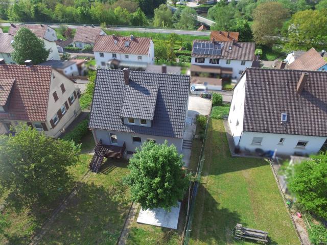 Vielseitiges Zuhause mit Einliegerwohnung und traumhafter Terrasse in Ernsbach