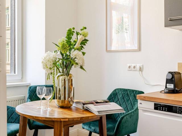 Vienna Charme right by Metro, Very Spacious in marvelous building, best city access and perfect location, freshly renovated!, Vienna Amsterdam Apartments for Rent