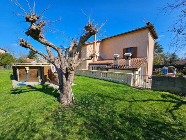 VIENNE, Villa T7 de 170m² avec un terrain de 1500m² avec dépendances