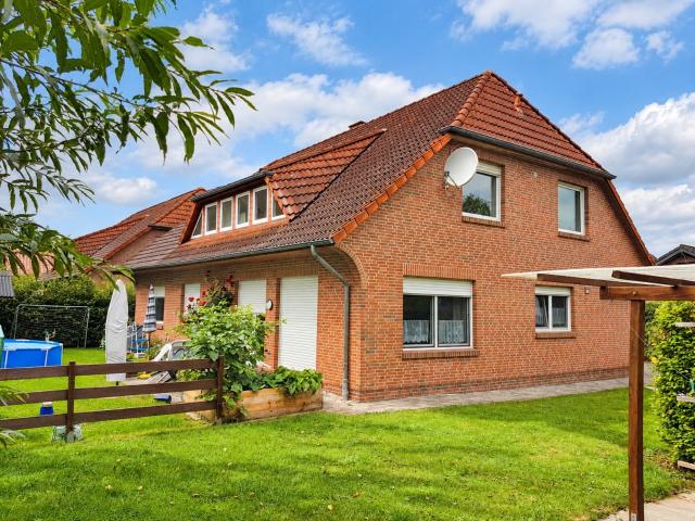 Vier Zimmer Wohnung eigener Eingang, Gartenanteil und Carport in Schwei