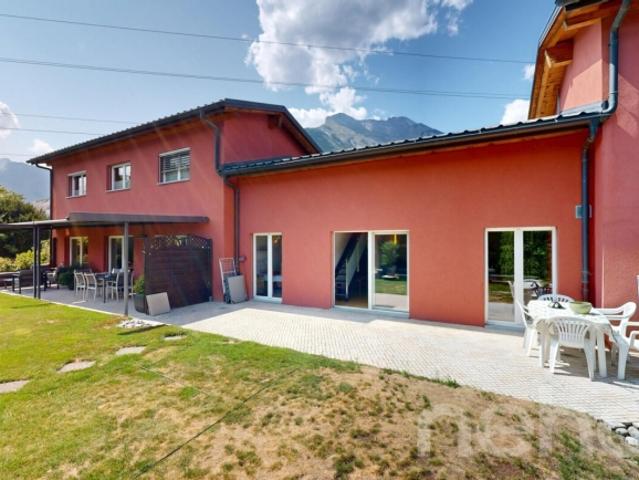 Vier Zimmer Haus mit privatem Garten und Zwischengeschoss