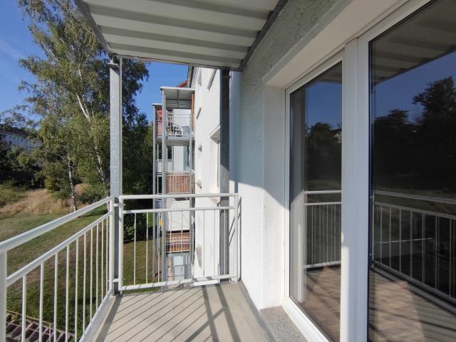 VIER ZIMMER mit SONNIGEM BALKON