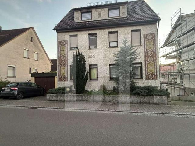 Vierfamilienhaus und extra Grundstück mit Baugenehmigung für ein 2 Fam. Haus zu verkaufen!