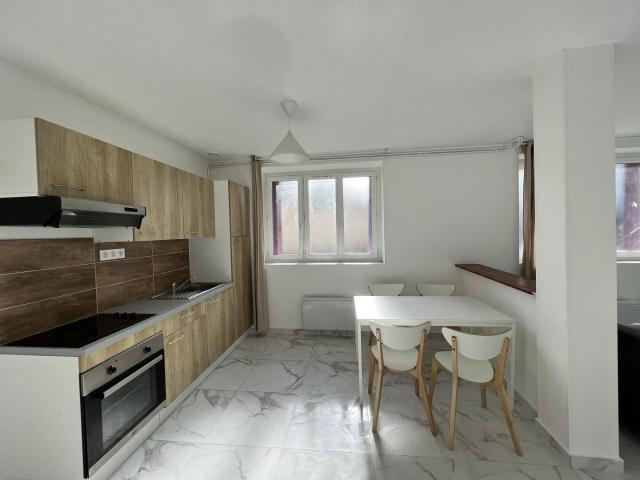 Vierzon superbe appartement duplex 2pièce meublée en Ikea 60 m2