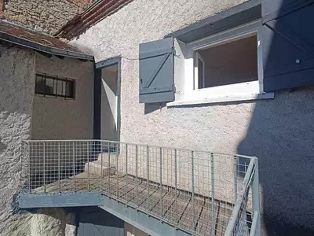 Vierzon 18100 Location appartement 1 pièce t1 au dernier étage