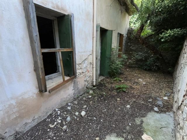 Vigneronne d'env 110m² + grenier et garage.
