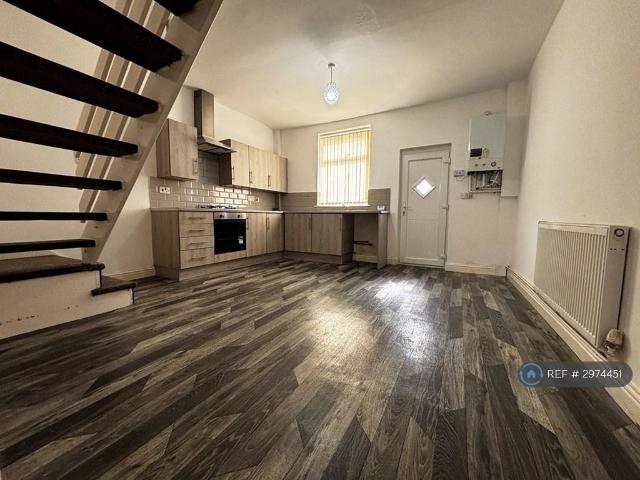 Vigo Street, Heywood, OL10 2 bed terraced house to rent £825 pcm £190 pw