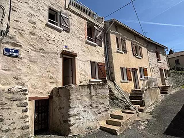 Vihiers 49310 Achat / Vente maison 13 pièces t13 au dernier étage cave