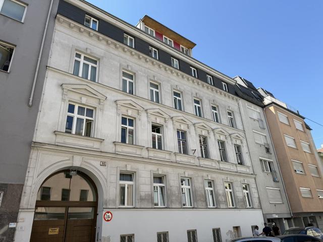 VIKTOR ADLER MARKT, topgepflegte 72 m2 Altbau, Wohnküche, 2 Zimmer, 2er WG geeignet, Komplettküche, Wannenbad, Columbusgasse