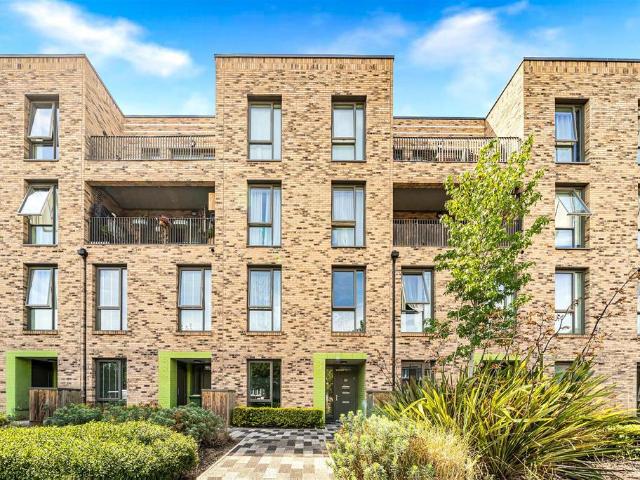 Viking Gardens, London 3 bed maisonette to rent £2,700 pcm £623 pw