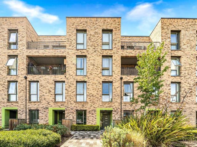 Viking Gardens, London E6, 3 bed maisonette to rent, £2,700 pcm | PrimeLocation