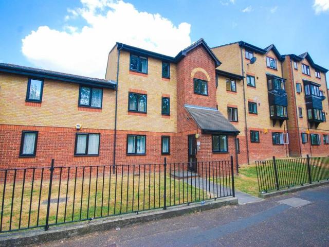 Viking Place, Leyton, E10 1 bed apartment to rent £1,400 pcm £323 pw