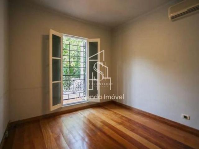 VILA MADALENA CASA ASSOBRADADA DE 432m² COM 4 QUARTOS, 4 SUITES, 6 BANHEIROS E 4 VAGAS Á VENDA