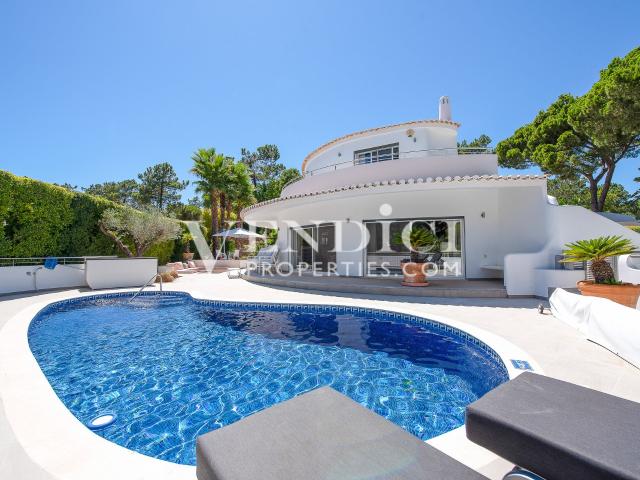 Vila Mediterrânea 4 Dormitórios com Características de Alta. 245m² Almancil