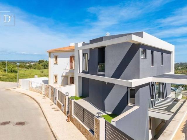 Vila moderna de 3 quartos com vista para as montanhas. 190m² Mexilhoeira Grande