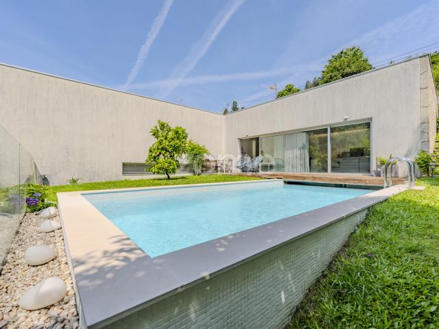 Vila moderna de 3 quartos com piscina e jardim em Valdreu, Vila Verde