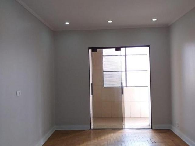 VILA MONUMENTO Apartamento com varanda